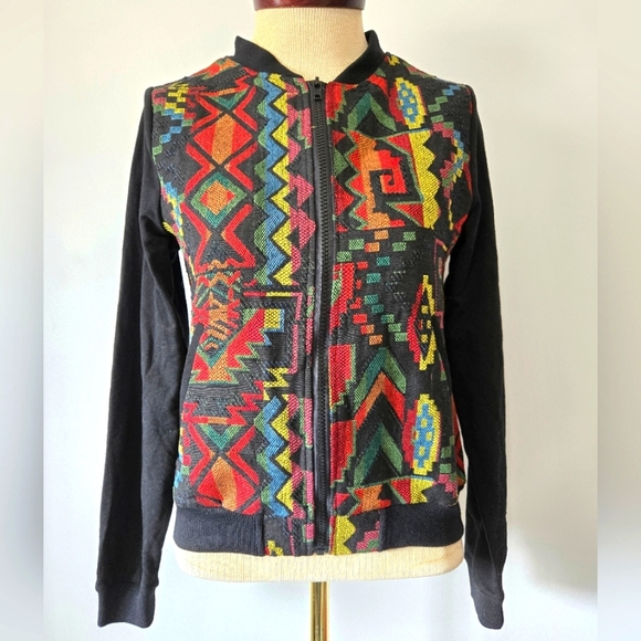 QED London Jackets & Blazers - QED LONDON Lightweight Geometric Pattern Jacket. Size Medium